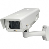 Q1602-E Технология Lightfinder с более высоким разрешением D1 (768x576) Круглосуточное видеонаблюдение Передача нескольких видеопотоков в формате H.264 Цифровое управление панорамированием, наклоном и зумом) Простота установки с возможностью заднего фокус